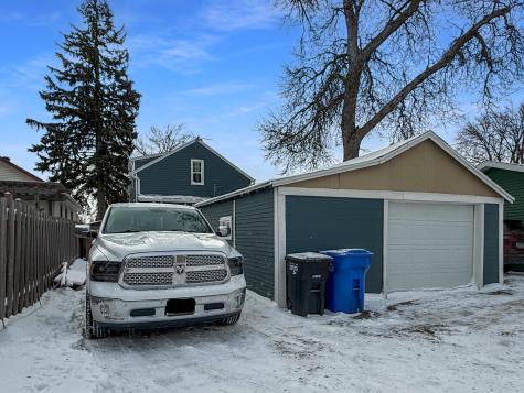 337 Elmwood Avenue S Fargo ND 58103
