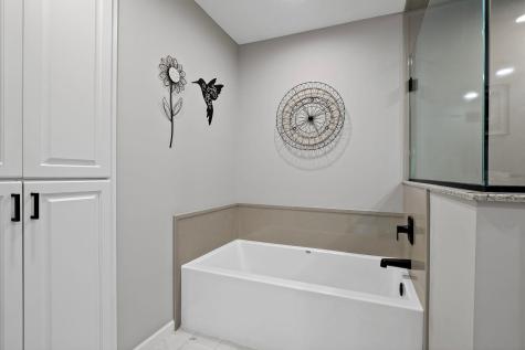 337 Willoughby Way W Minnetonka MN 55305
