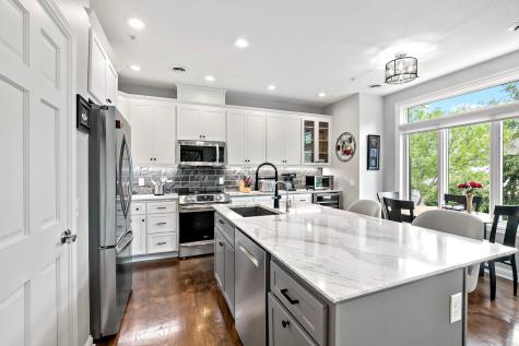 337 Willoughby Way W Minnetonka MN 55305