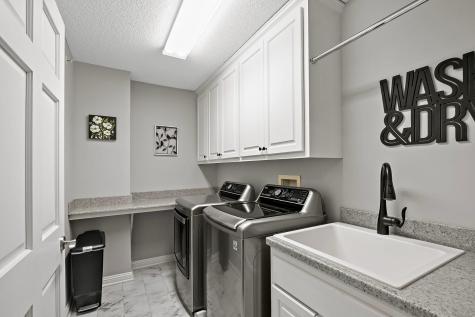 337 Willoughby Way W Minnetonka MN 55305