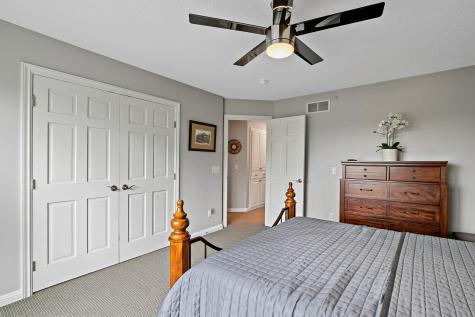 337 Willoughby Way W Minnetonka MN 55305