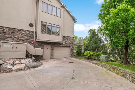 337 Willoughby Way W Minnetonka MN 55305