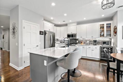 337 Willoughby Way W Minnetonka MN 55305