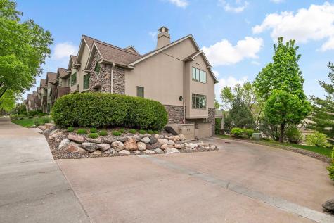 337 Willoughby Way W Minnetonka MN 55305