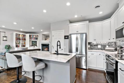 337 Willoughby Way W Minnetonka MN 55305