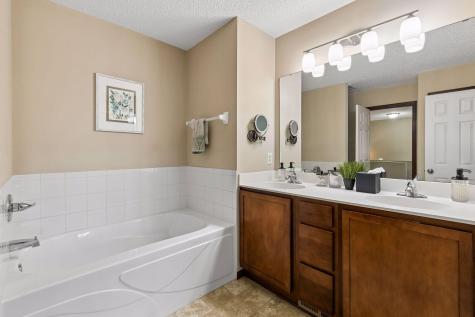 593 Stonewood Way Burnsville MN 55306