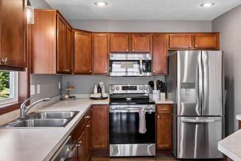 593 Stonewood Way Burnsville MN 55306
