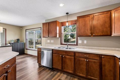 593 Stonewood Way Burnsville MN 55306