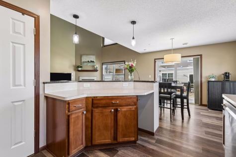 593 Stonewood Way Burnsville MN 55306