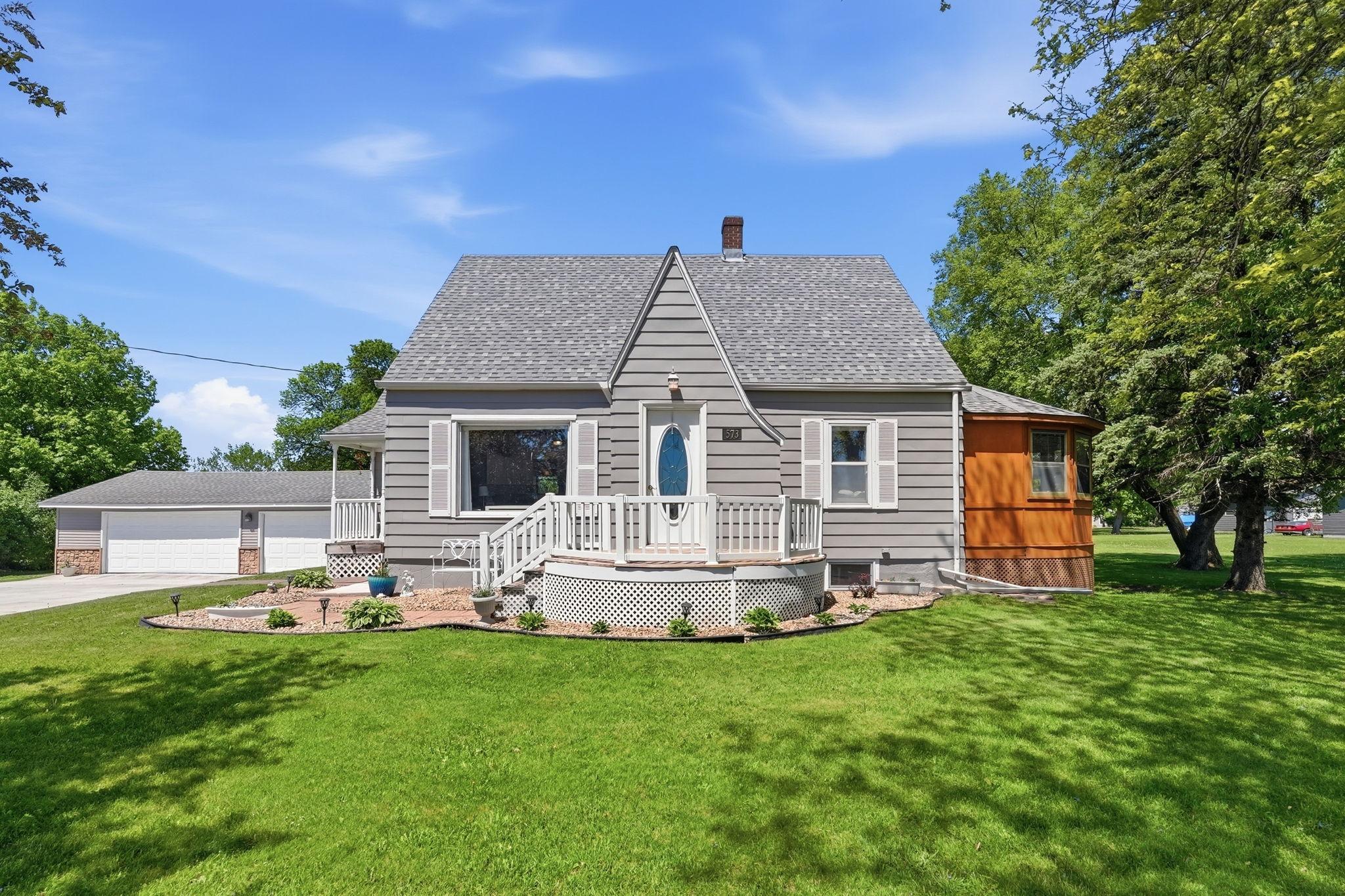 573 Stearns Avenue E Eden Valley MN 55329