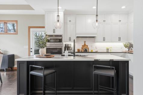 1978 Thom Drive Arden Hills MN 55112