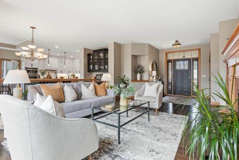 1978 Thom Drive Arden Hills MN 55112