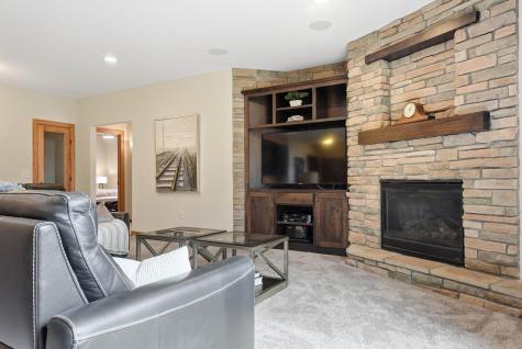 1978 Thom Drive Arden Hills MN 55112