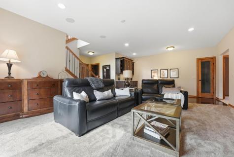 1978 Thom Drive Arden Hills MN 55112