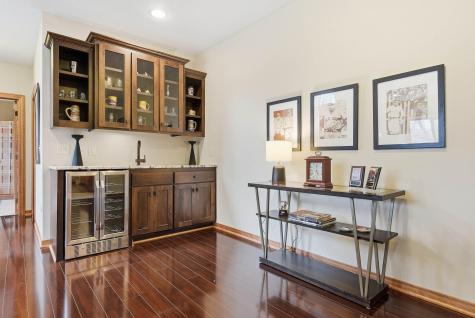 1978 Thom Drive Arden Hills MN 55112