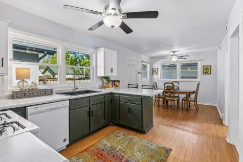 991 Minnehaha Avenue W Saint Paul MN 55104