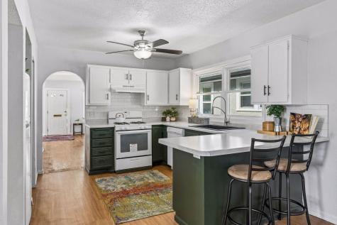 991 Minnehaha Avenue W Saint Paul MN 55104
