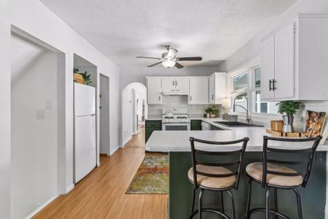 991 Minnehaha Avenue W Saint Paul MN 55104