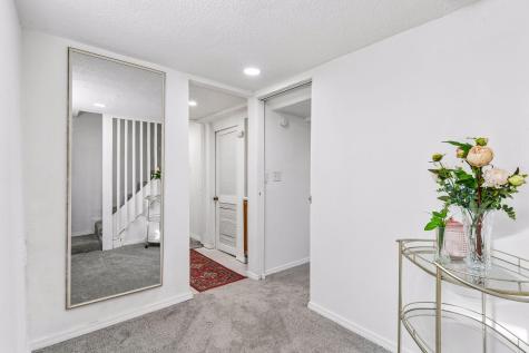 991 Minnehaha Avenue W Saint Paul MN 55104
