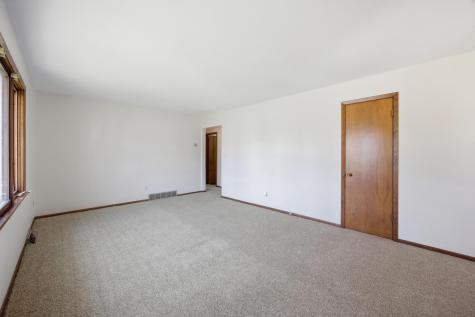 208 10 1/2 Avenue W West Fargo ND 58078