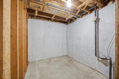 208 10 1/2 Avenue W West Fargo ND 58078