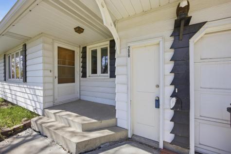 208 10 1/2 Avenue W West Fargo ND 58078