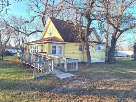 437 Nelson Street E Erie ND 58029