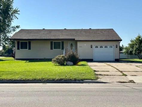 1114 Greenwood Street E Thief River Falls MN 56701