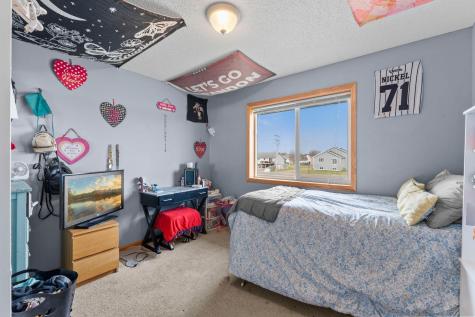 1106 Maplewood Avenue SW Isanti MN 55040