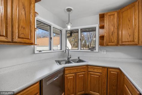 2181 Sunrise Drive N Maplewood MN 55117