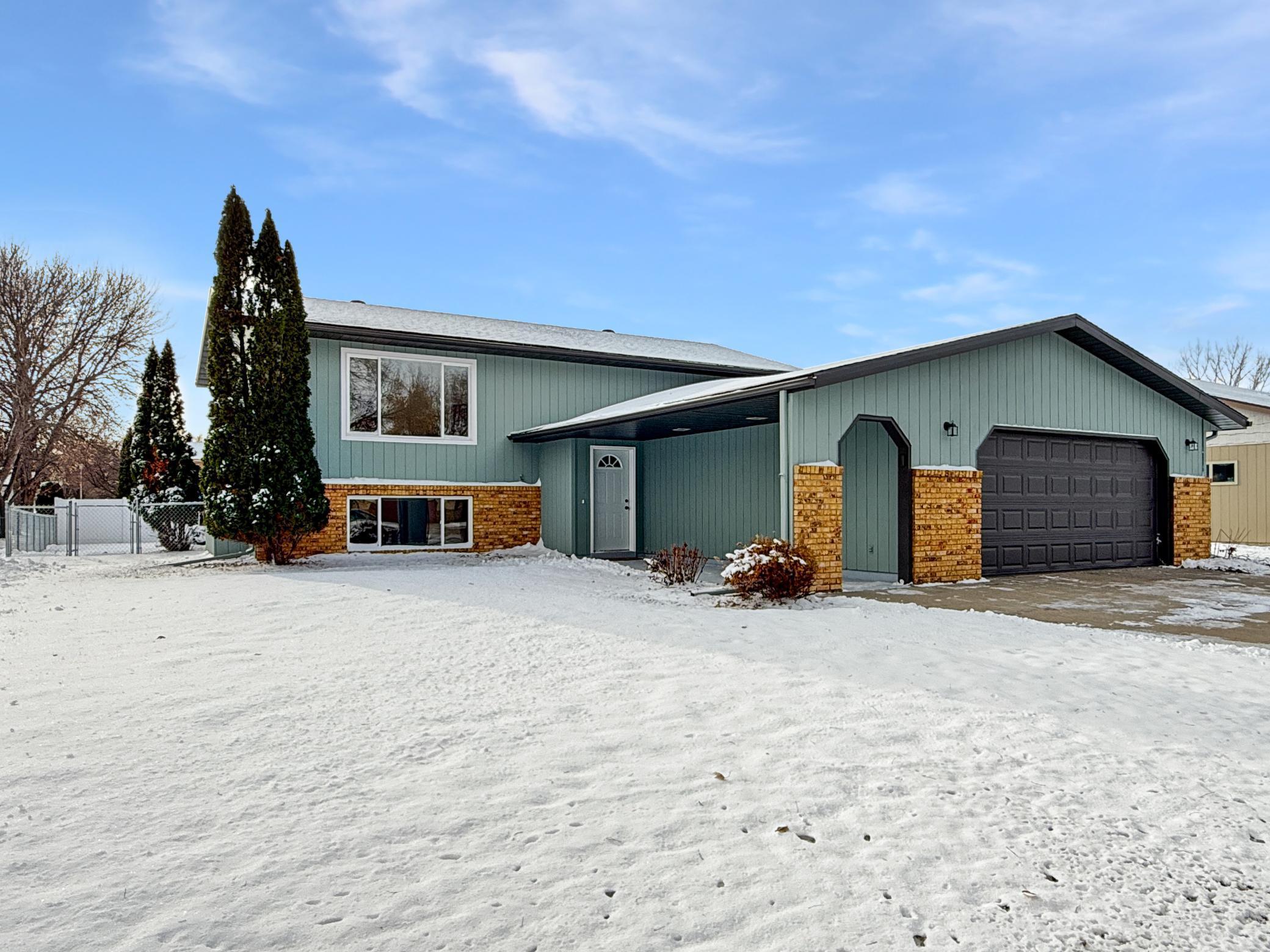 1620 36 1/2 Avenue S Fargo ND 58104