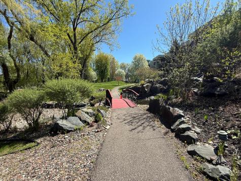 2485 Londin Lane E Maplewood MN 55119