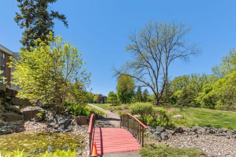 2485 Londin Lane E Maplewood MN 55119