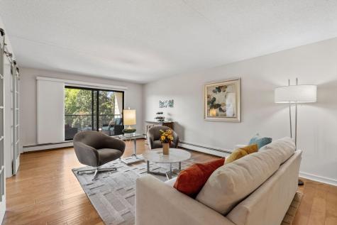 2485 Londin Lane E Maplewood MN 55119
