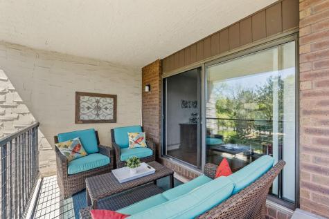 2485 Londin Lane E Maplewood MN 55119
