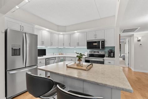 2485 Londin Lane E Maplewood MN 55119