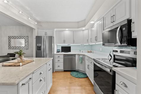 2485 Londin Lane E Maplewood MN 55119