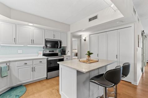 2485 Londin Lane E Maplewood MN 55119