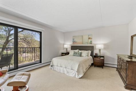 2485 Londin Lane E Maplewood MN 55119