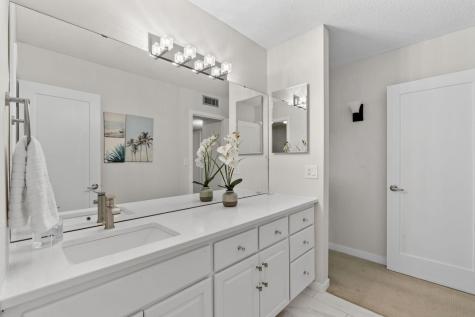 2485 Londin Lane E Maplewood MN 55119
