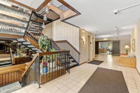 2485 Londin Lane E Maplewood MN 55119