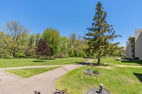 2485 Londin Lane E Maplewood MN 55119