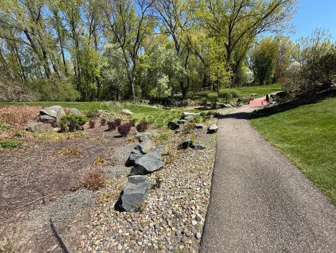 2485 Londin Lane E Maplewood MN 55119