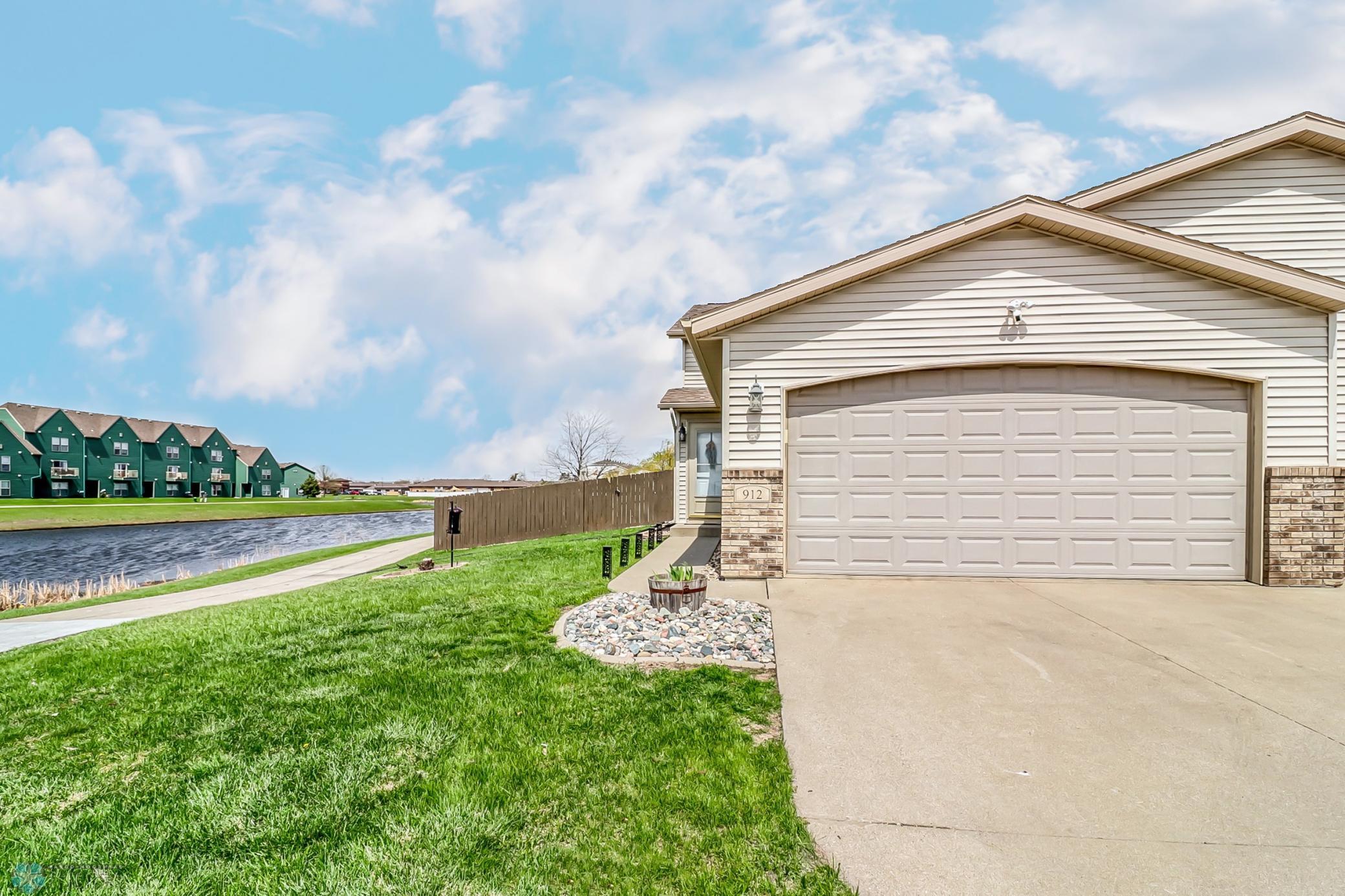 912 37th Avenue S Moorhead MN 56560