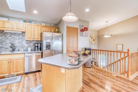 912 37th Avenue S Moorhead MN 56560