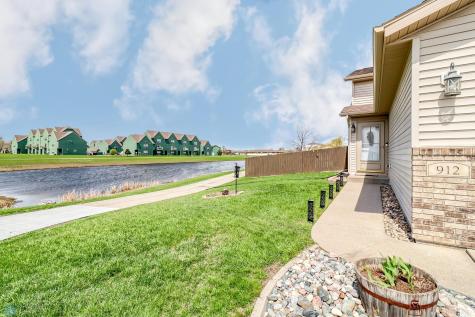 912 37th Avenue S Moorhead MN 56560