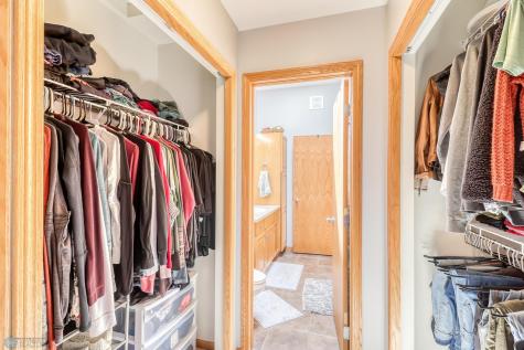 912 37th Avenue S Moorhead MN 56560
