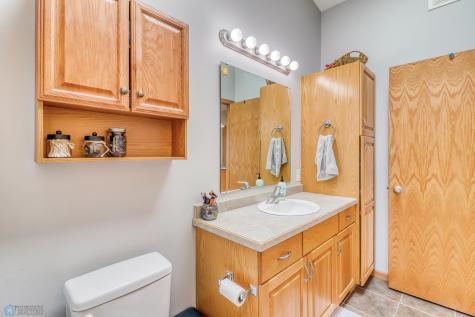 912 37th Avenue S Moorhead MN 56560