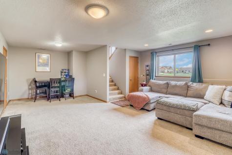 912 37th Avenue S Moorhead MN 56560