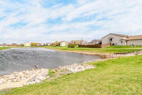 912 37th Avenue S Moorhead MN 56560